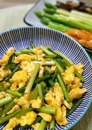 蒜苔煎蛋 的食譜成品照片