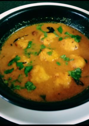 பருப்பு உருண்டை குழம்பு(paruppu urundai kulambu recipe in tamil) செய்முறை முக்கிய புகைப்படம்