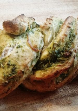 Una foto de Pan trenzado de pesto y panceta🍞