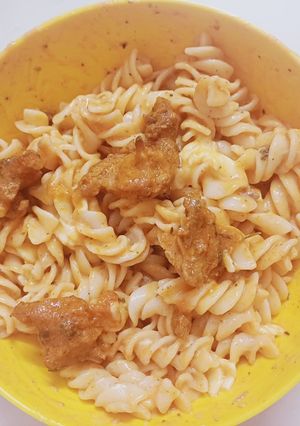 A picture of Butter chicken pasta.