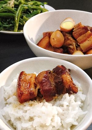 Hình của món Lại là thịt kho.