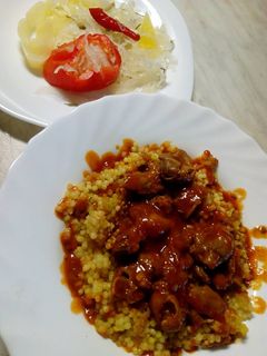 Zúzapörkölt tarhonyával recept fotója