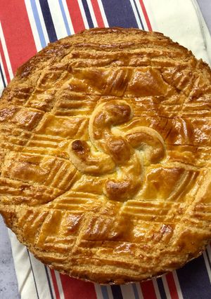 A picture of Basque Cake with Pastry Cream.