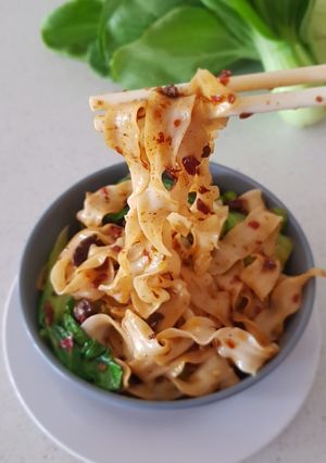 A picture of Noodles in Spicy Meat and Chili Sauce.