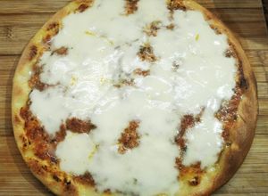 Una foto de Pizza napolitana fermentada 24 horas