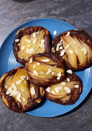 Une photo de Feuilletée poire 🍐 cacao 🍫