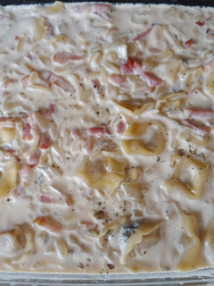 Una foto de Tortelloni amb cuixot dolç i formatge amb beicom i roquefort