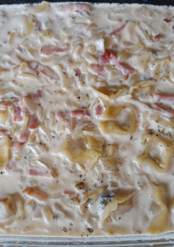 Una foto de Tortelloni amb cuixot dolç i formatge amb beicom i roquefort