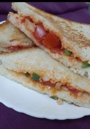 ઓનિયન ટોમેટો ટોસ્ટ (Onion Tomato Toast Recipe In Gujarati) રેસીપી મુખ્ય ફોટો