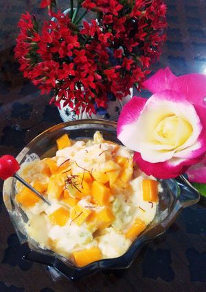 A picture of Fruit cream dessert.