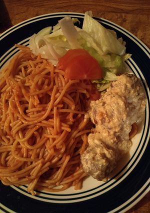 Una foto de Spaghetti y albóndigas con crema