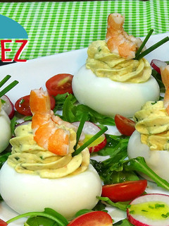 Una foto de Huevos rellenos con gambas
