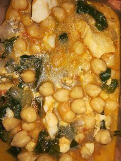 Una foto de Potaje de merluza y garbanzos