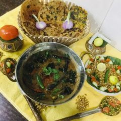 Matki Chi Usal (Moth Dal Curry) A picture of Matki Chi Usal (Moth Dal Curry).