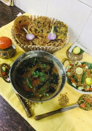 A picture of Matki Chi Usal (Moth Dal Curry).