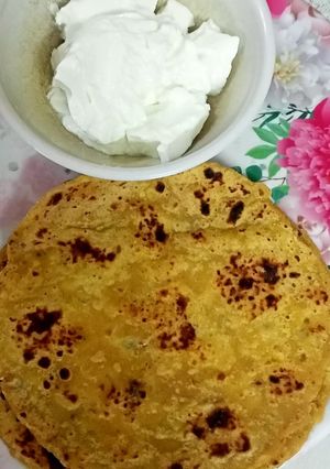 આલુ પરોઠા (Aloo Paratha Recipe In Gujarati) રેસીપી મુખ્ય ફોટો