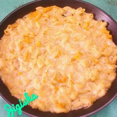 A picture of Italian food (baked macaroni with pineapple.
