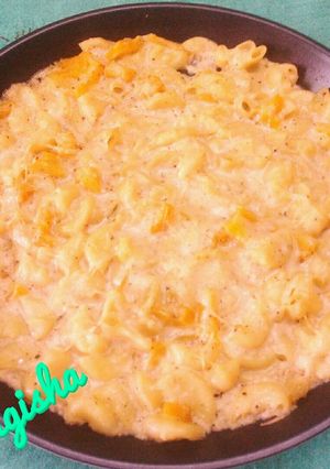 A picture of Italian food (baked macaroni with pineapple.