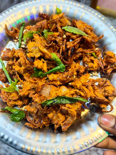வெங்காய பக்கோடா (Onion pakoda recipe in tamil) செய்முறை முக்கிய புகைப்படம்
