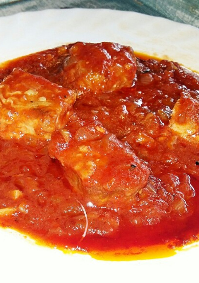 Una foto de Atún con tomate