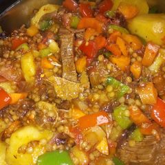 A picture of Potatoes and veggies.