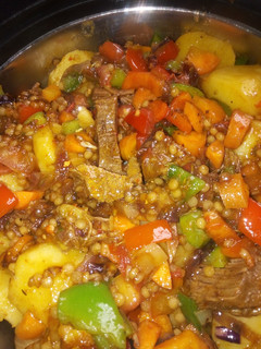 A picture of Potatoes and veggies.