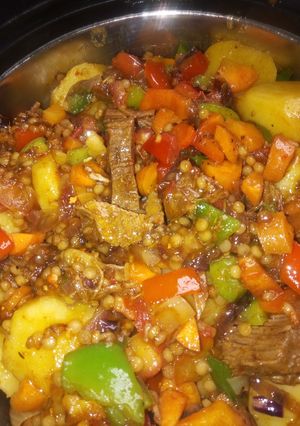 A picture of Potatoes and veggies.