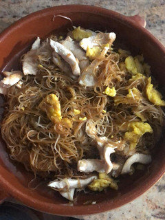 Una foto de Fideos fritos tres delicias