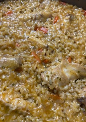 Una foto de Arroz con Alitas de Pollo