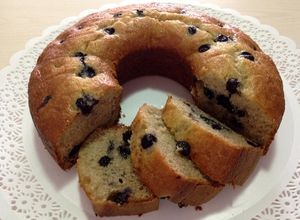 Una foto de Budín de Banana y Arándanos