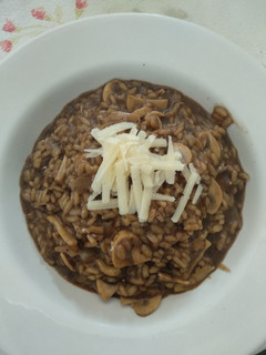 Una foto de Risotto con ajo negro (de las Pedroñeras)