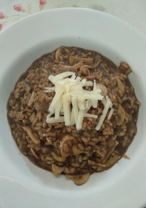 Una foto de Risotto con ajo negro (de las Pedroñeras)