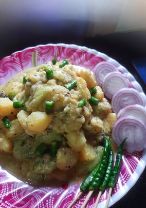 ঝিঙে আলু পোস্ত(jhinge aloo posto recipe in Bengali) রেসিপির প্রধান ছবি