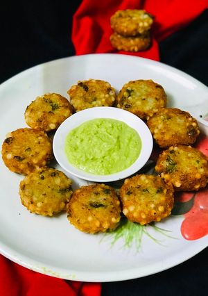 સાબુ દાણા ના વડા (Sabudana Vada Recipe In Gujarati) રેસીપી મુખ્ય ફોટો