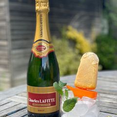 A picture of Pornstar Pops and Passion Fruit Lollies.