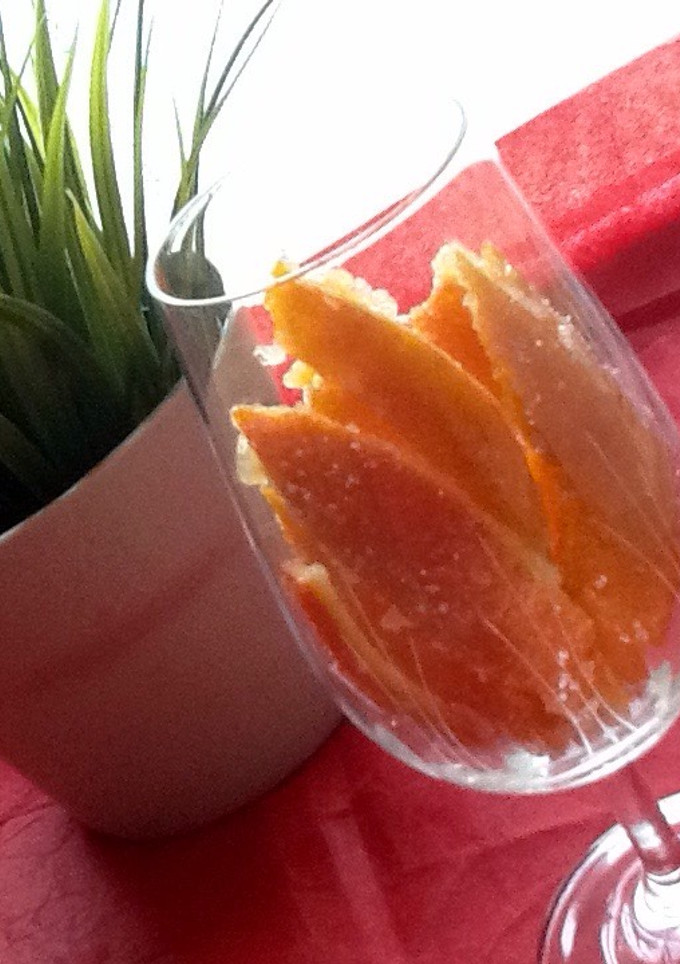 Una foto de Tiritas de naranja confitada