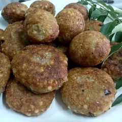 A picture of Stuffed Sabudana vada.