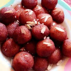 A picture of Sooji ke gulab jamun.