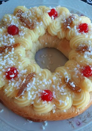 Una foto de Rosca de Reyes rellena