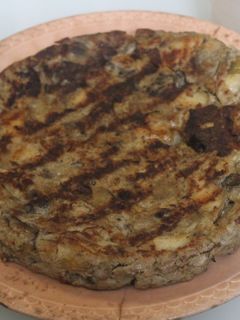 Una foto de Tortilla de alcachofas con cebolla