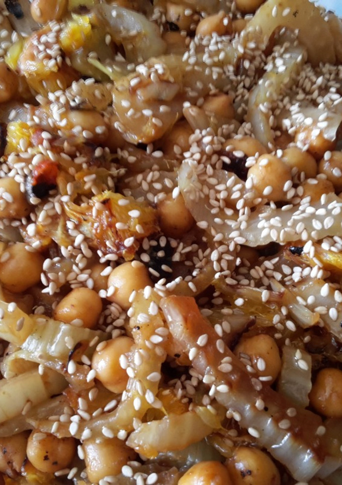 Una foto de Ensalada de hinojo con naranja y garbanzos