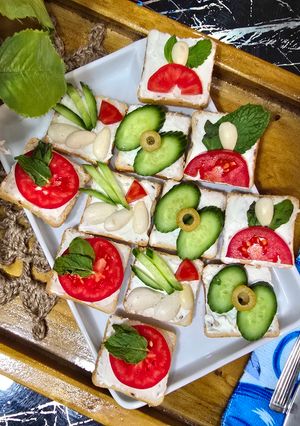 صورة لوصفة مقبلات توست بالجبنة 🍞🍅🥒
