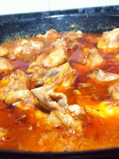 Una foto de Pasta de pollo picante / curry