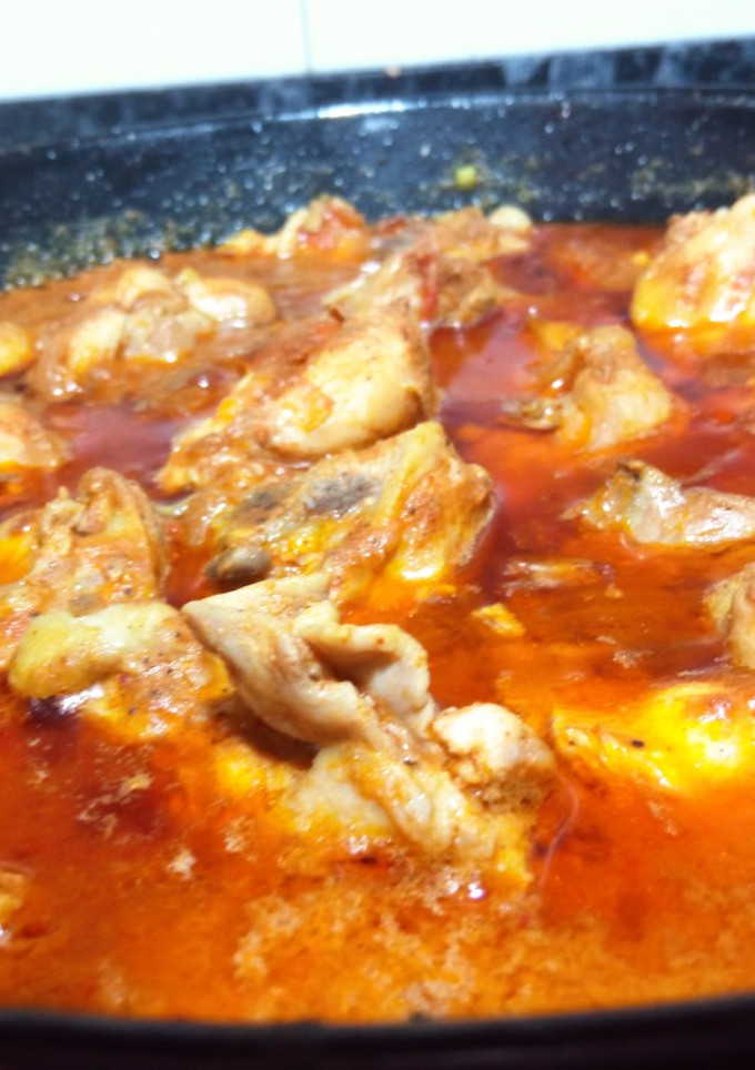 Una foto de Pasta de pollo picante / curry