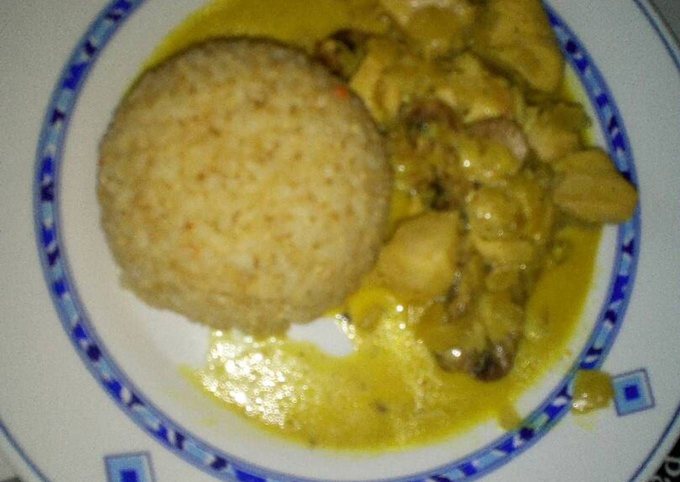 Tacos de pechuga en salsa al curry acompañado de arroz integral