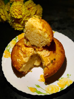 এগলেস সেমোলিনা অরেঞ্জ কেক (eggless semolina orange cake recipe in Bengali) রেসিপির প্রধান ছবি