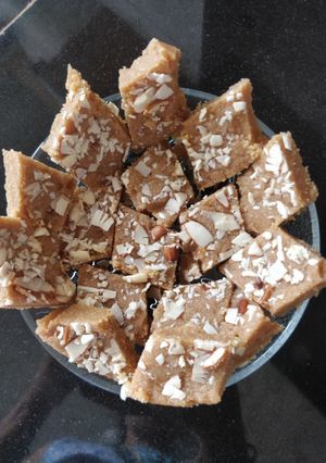 સુખડી (Sukhdi recipe in Gujarati) રેસીપી મુખ્ય ફોટો