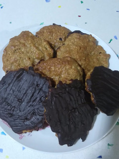 Una foto de Galletas de avena y cobertura chocolate!