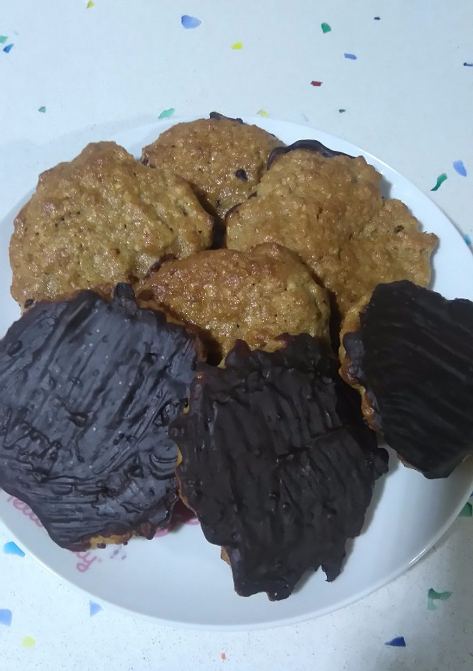 Una foto de Galletas de avena y cobertura chocolate!