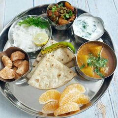 A picture of Winter's healthy lunch.